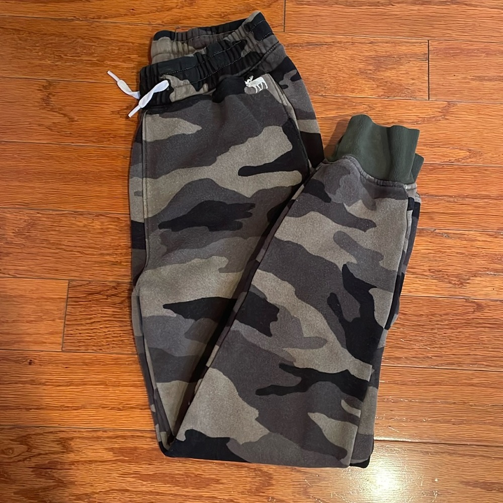 Abercrombie kids camo joggers - size 11/12